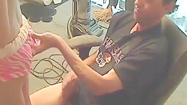 Garota Teen Sexy Curte o Pau do Papai em Filme Tabu