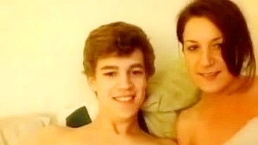 Ação na webcam com uma garota safada que vai levar rola funda