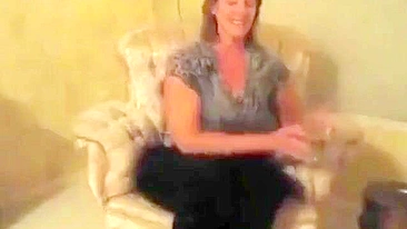 Vadia safada vai mostrar a bunda e rolar muita foda