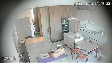 Nudez e Prazer em Cena de Incesto Tabu com Mamãe