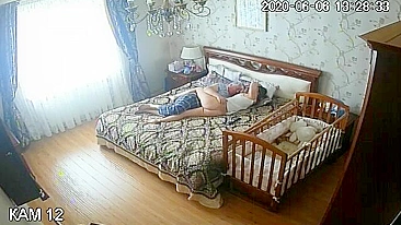 Pai vai tornar essa filha sua garota especial num vídeo de incesto