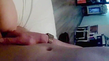 Quanto mais fundo ela chupa, o incesto fica mais intenso e quente