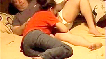 Gostosa sendo massageada pelo pai após boquete