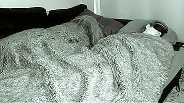 Corpo todo tremendo enquanto é fodida de missionário pra valer