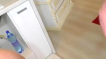 Mamãe baixa calcinha vermelha pro filho meter fundo no buraco