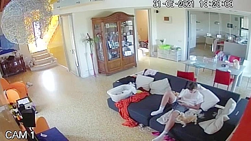 Beleza Linda Mostra o que Faz com um Pau Duro em Vídeo Tabu