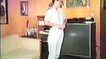 Filha gostosa de cu apertado leva pica em fita VHS