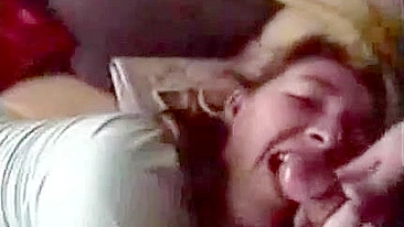 Mãe Mostrando Habilidades Orais em Filme Pornô Quente com Muita Provocação