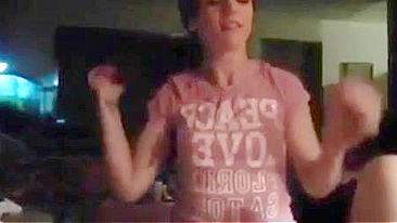 Vibes de incesto puro em pornô amador com lambidas e mais