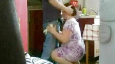 Mãe e filho reais em foda hardcore com boquete babado