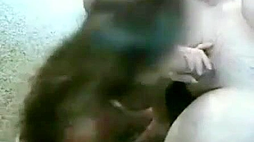 Um pai de verdade devia lamber a buceta da filha, né