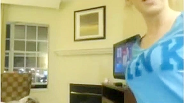 Mamãe e filha exibem corpos em filme XXX de incesto real