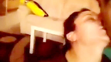 Mãe turca vai mamar pau e ser fodida no estilo taboo