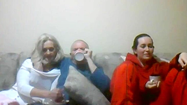 Cena incrível com loira peituda fudendo na frente da filha