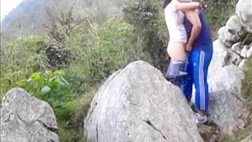 Foco no corpão dela em foda rápida e safada