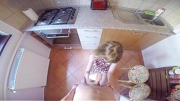 Filha nudista submissa vai gemer no sexo sem camisinha