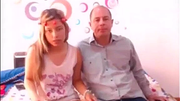 Incesto na webcam: loira tarada precisando do pauzão do papai