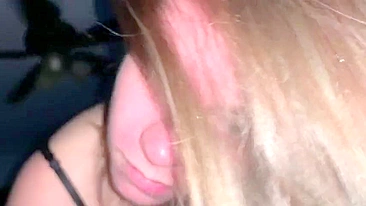 Minha irmã tarada se chama de vadia com meu pau na boca