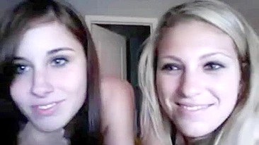 Duas irmãs são melhores que uma, elas adoraram gravar vídeos safados pra mim