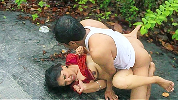 Casal indiano fudendo ao ar livre na selva em MMS viral