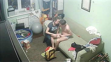 IPCAM Hackeada Incesto Real – Mãe pervertida mama e fode o filho virgem!