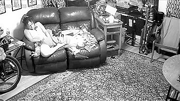 Papai flagra em câmera escondida filha tesuda gozando vendo pornô