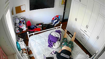 Namorada gostosa faz masturbação solo quente na frente da câmera espiã