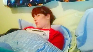 Câmera Escondida Flagra Ruiva Safada se Masturbando e Gozando