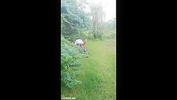 Vazou MMS Desi! Esposa indiana madura pega traindo ao ar livre!