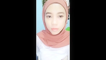 Bokep Indo: Yunita de Jilbab se Masturbando Selvagem - Amanda Baby