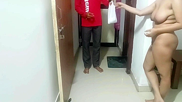 Entregador bateu na porta e fodeu minha esposa paquistanesa