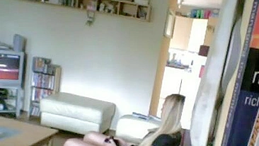 Marido Voyeur Expõe Segredo da Esposa Falsa: Dedilhando o Clitóris Pulsante até o Êxtase Explosivo