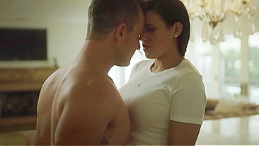 Mamãe gostosa mostra melões naturais pra me seduzir, pai fora