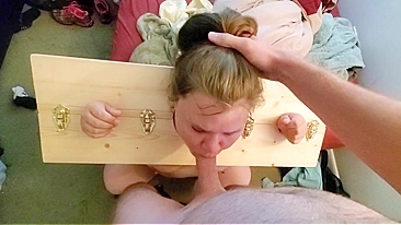 Minha mãe hoje é um lixo, barril de porra e vadia submissa