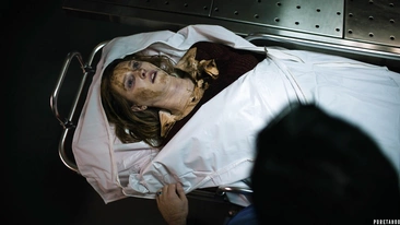 Perdido no Tesão ☆ Funcionário do Necrotério Fode uma Beleza Morta