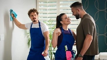 Trio Proibido ☆ Faxineira Leva no Cu Diante do Marido