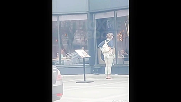 Adolescente Safada da Rua Esfrega a Buceta ao Ar Livre pra Todo Mundo Ver