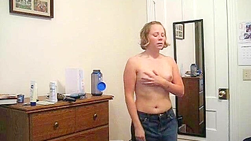 Garota Tímida da Facul Tira a Roupa Relutante pro Papai na Cam pela Primeira Vez!