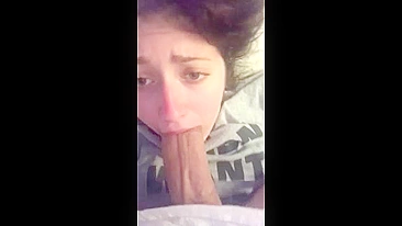 Papai Fode a Boca da Filha Adolescente, Fazendo Ela Engasgar no Pauzão Dele