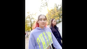 Lésbicas Molhadas se Lambendo, Amiga Goza Forte na Boca Sedenta Dela, Gemendo Loucamente